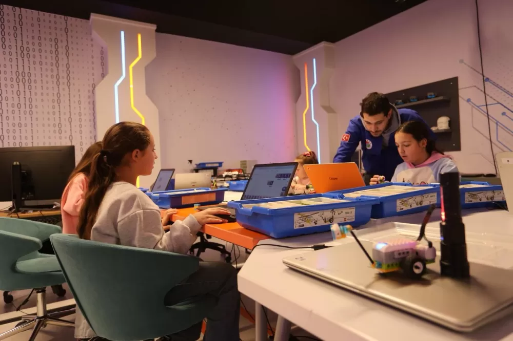 Antalya Bilim Merkezi'nde sömestir tatilinde üretim odaklı bilim kampları yapıldı