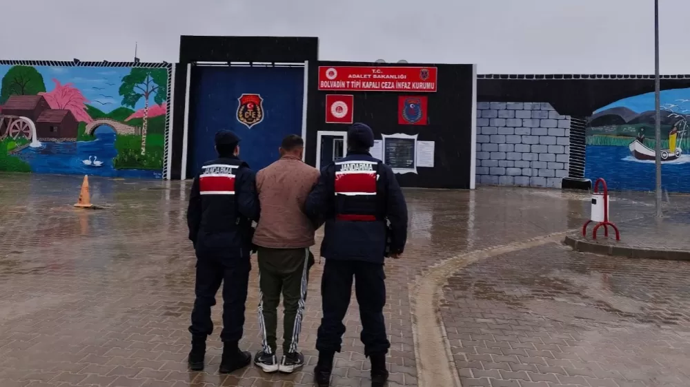 Jandarma 30 yıl hapis cezasıyla aranan şahsı yakaladı