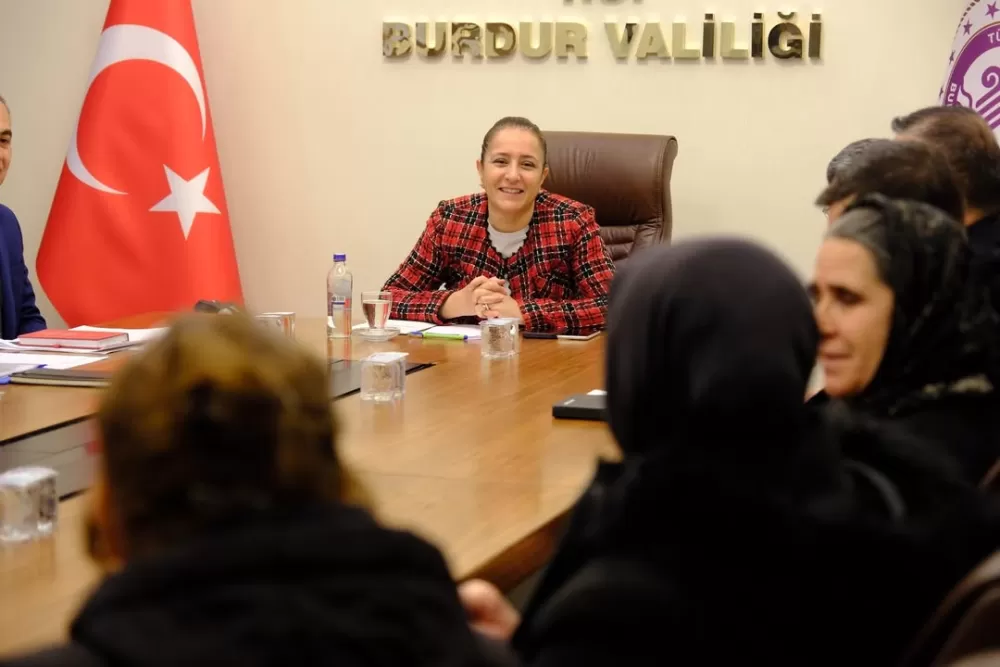 Burdur’da halk günü Vali Bilgihan talepleri dinledi, müdürlere talimatı verdi