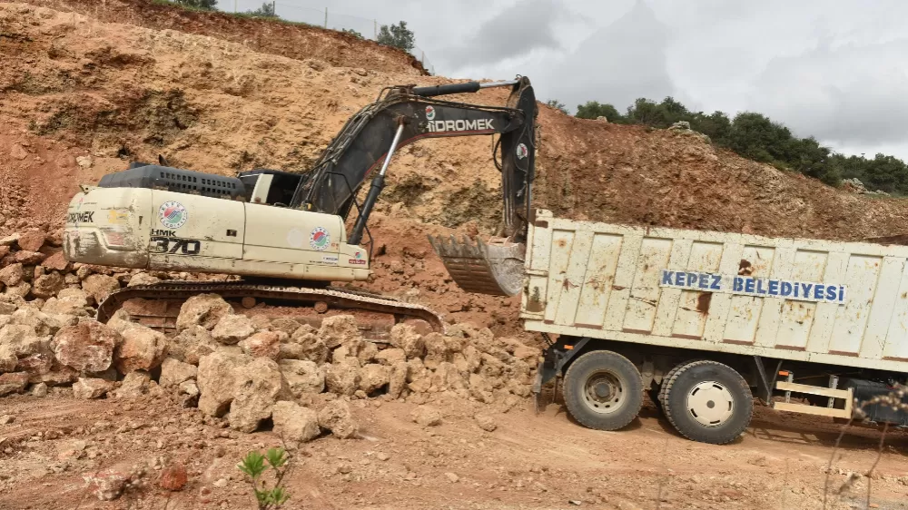 Kepez'de heyelan riskine müdahale