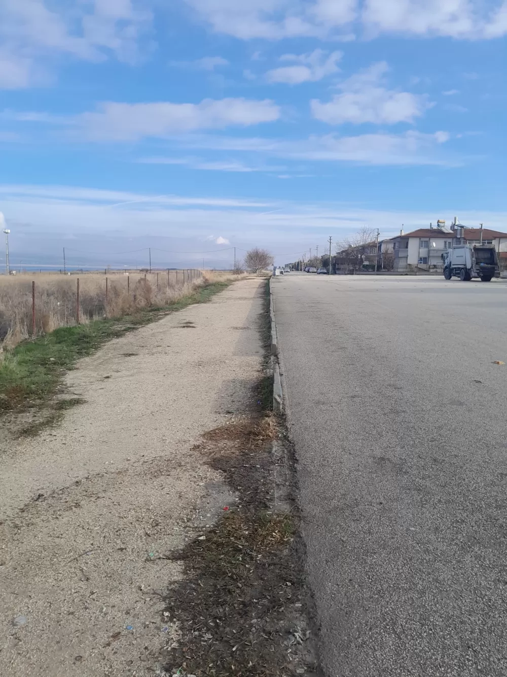 Güzel hava Burdur Gölüne eziyet oldu! Manzara keyfi çöp dağına dönüştü!