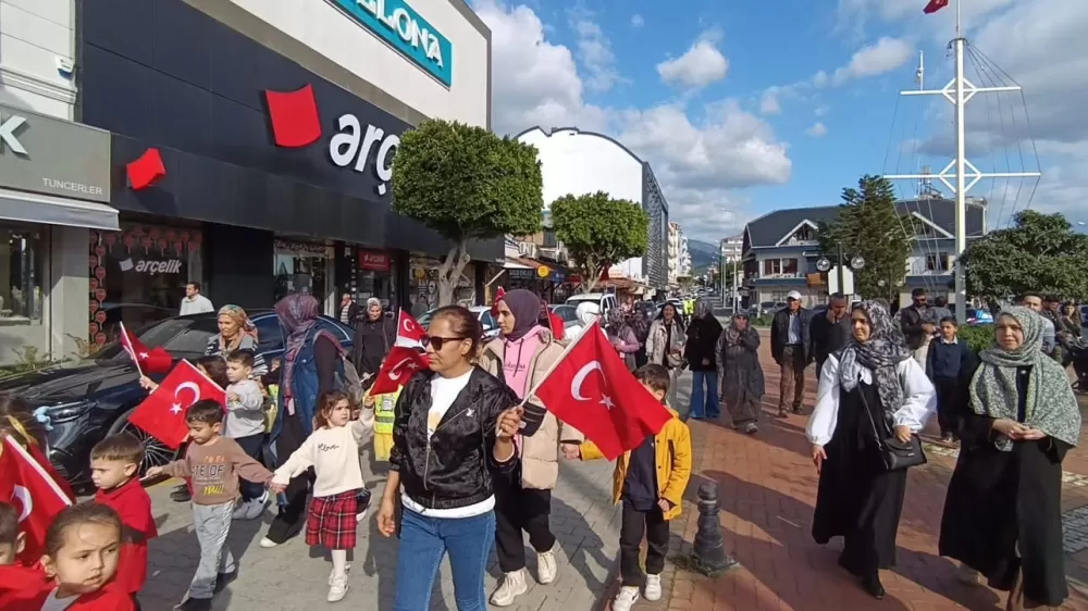 Antalya Gazipaşa'da Minikler Ramazan davullarıyla renkli görüntüler oluşturdu