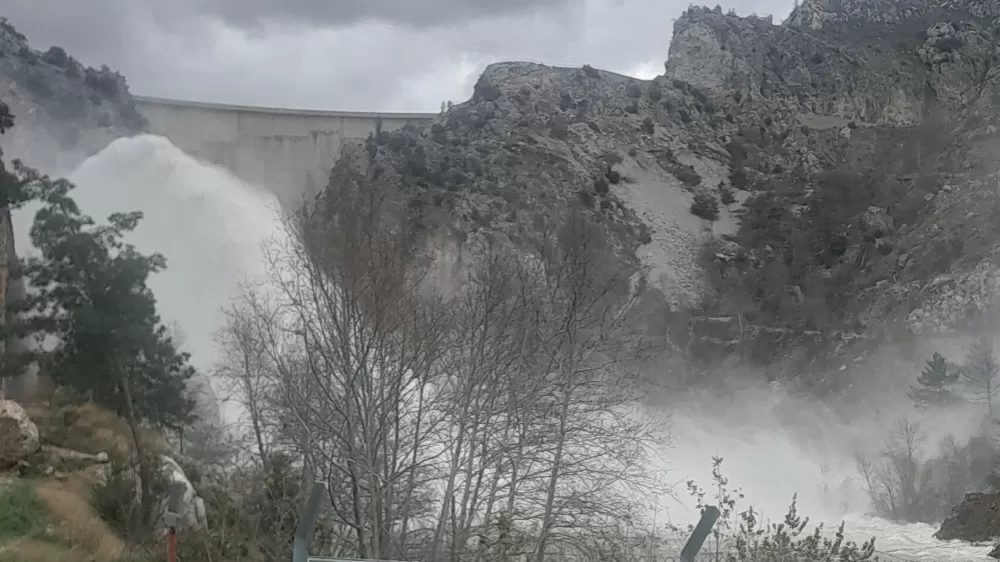 Manavgat Oymapınar Barajı'ndan kontrollü su bırakılmaya başlandı