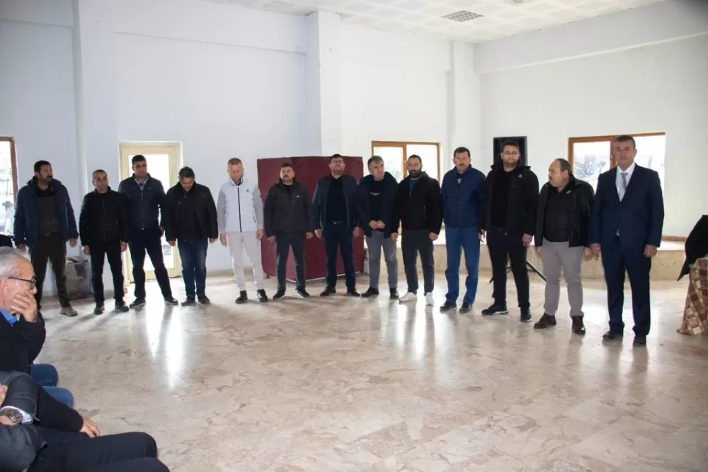 Karamanlı'da cemiyet başkanını seçti! Başkan Gökbayrak güven tazeledi