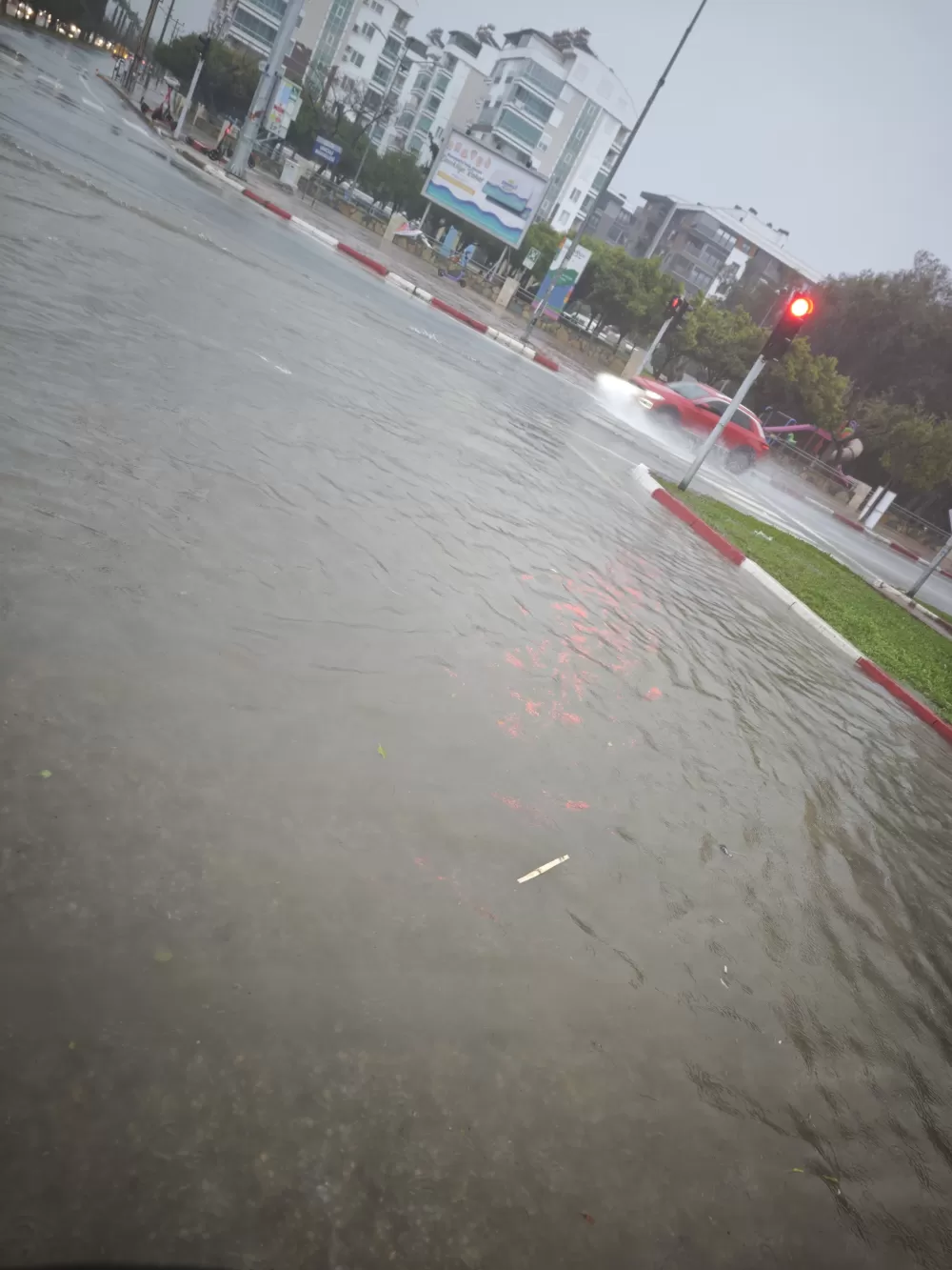 Antalya'da sağanak yağış 7 ilçede eğitime ara verildi
