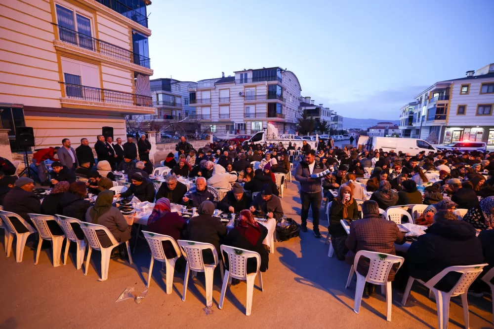 Burdur'da gönül sofrası Başkan Ercengiz mahalle sakinleriyle buluştu