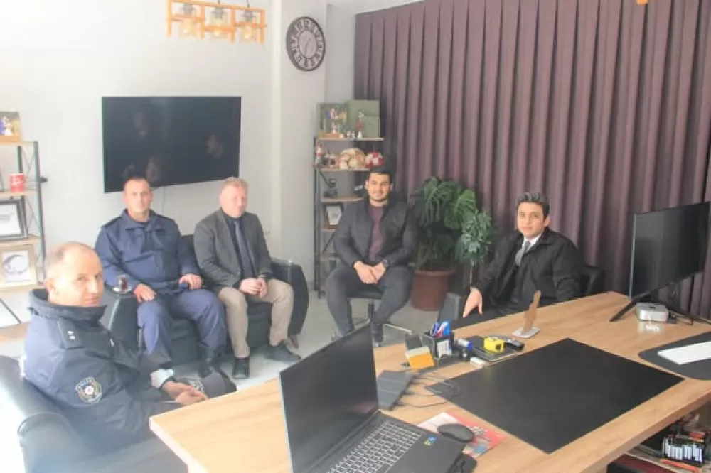 Kaymakam Deveci esnaf muhtarlarla sahada buluştu