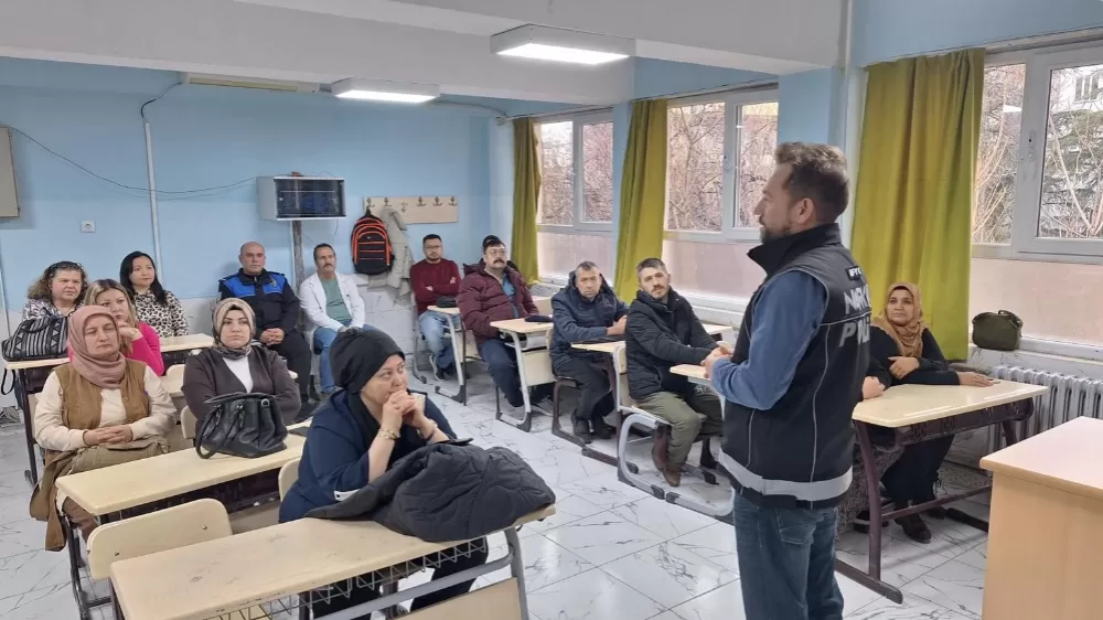Polisten lise öğrencilerine yönelik eğitim