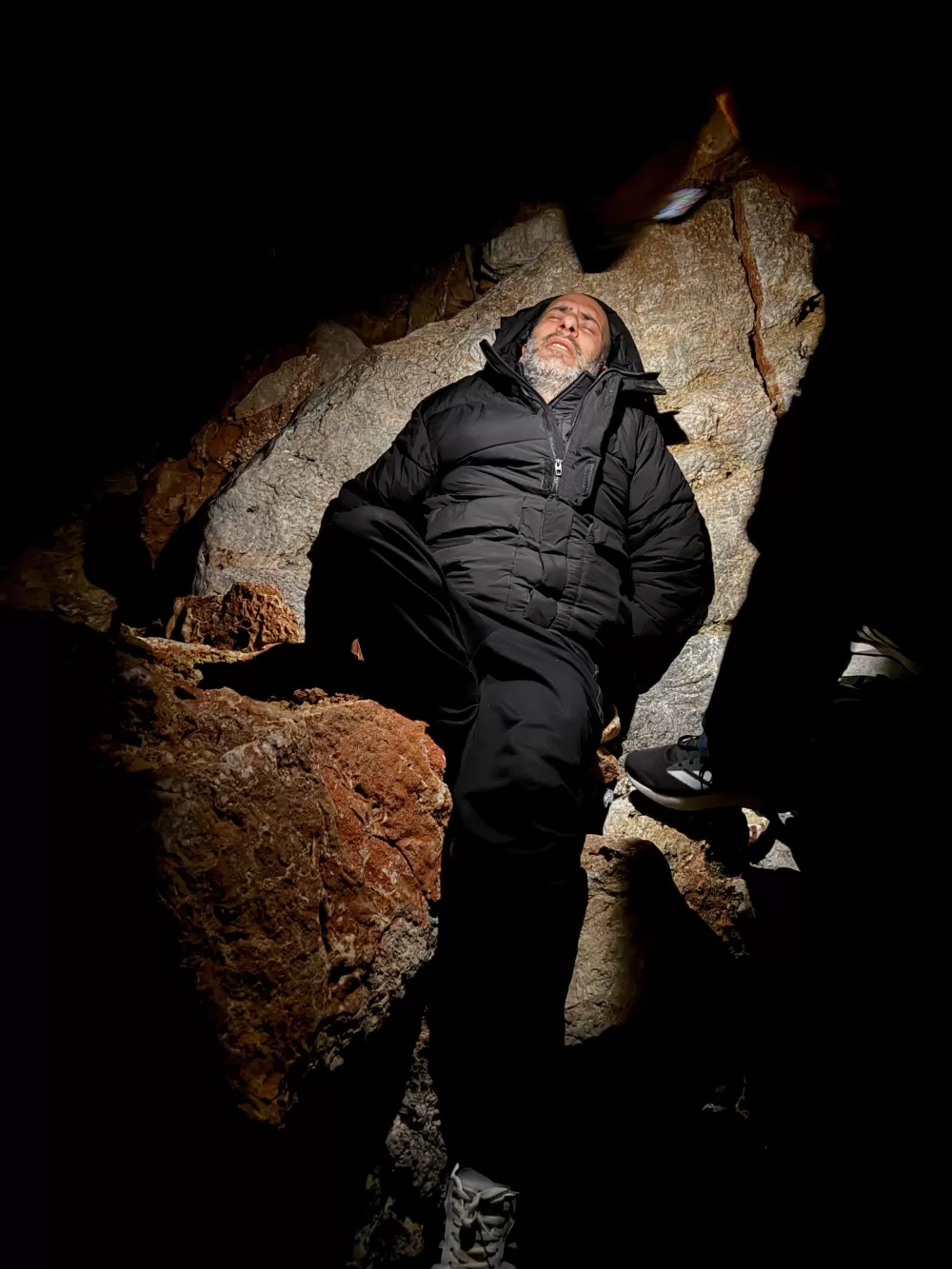 Antalya'da sarp kayalıklara düştü! İtfaiye ve AFAD seferber oldu