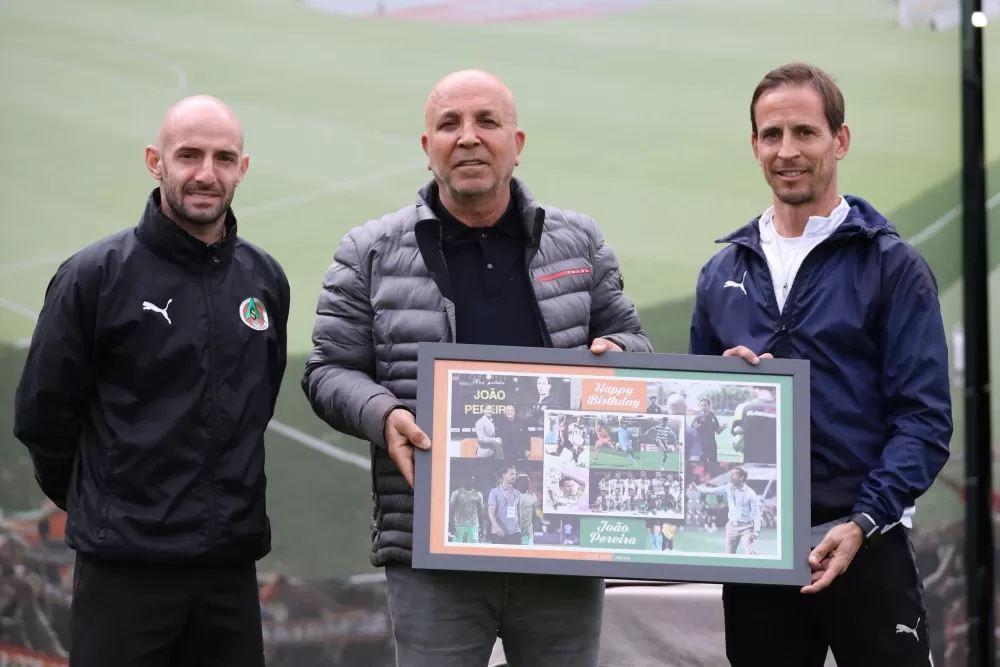 Alanyaspor'da Galatasaray mesaisi Teknik Direktör Pereira'ya doğum günü sürprizi