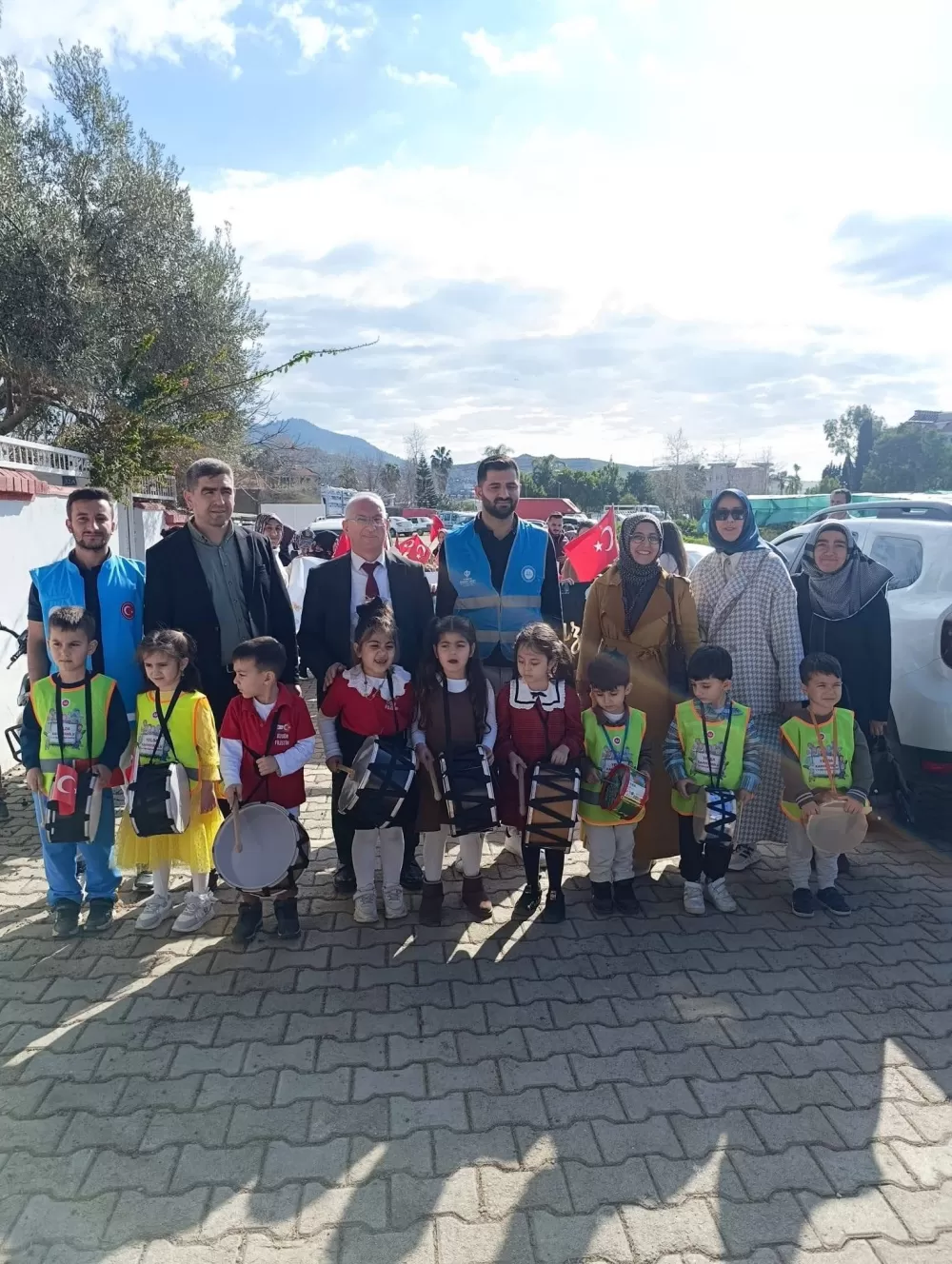 Antalya Gazipaşa'da Minikler Ramazan davullarıyla renkli görüntüler oluşturdu