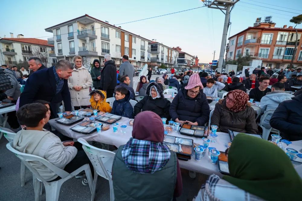 Burdur'da gönül sofrası Başkan Ercengiz mahalle sakinleriyle buluştu