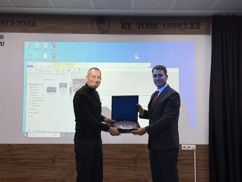 Bucak'ta “Dijital Aile” semineri yoğun katılımla gerçekleştirildi