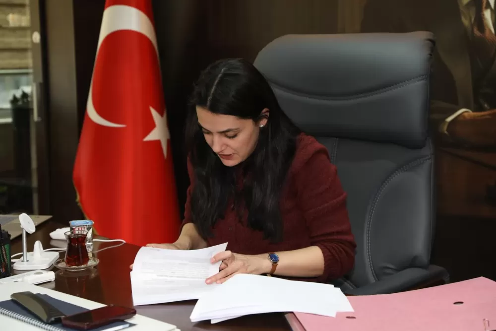 Bucak Belediyesi’nde işçinin yüzünü güldüren imzalar atıldı