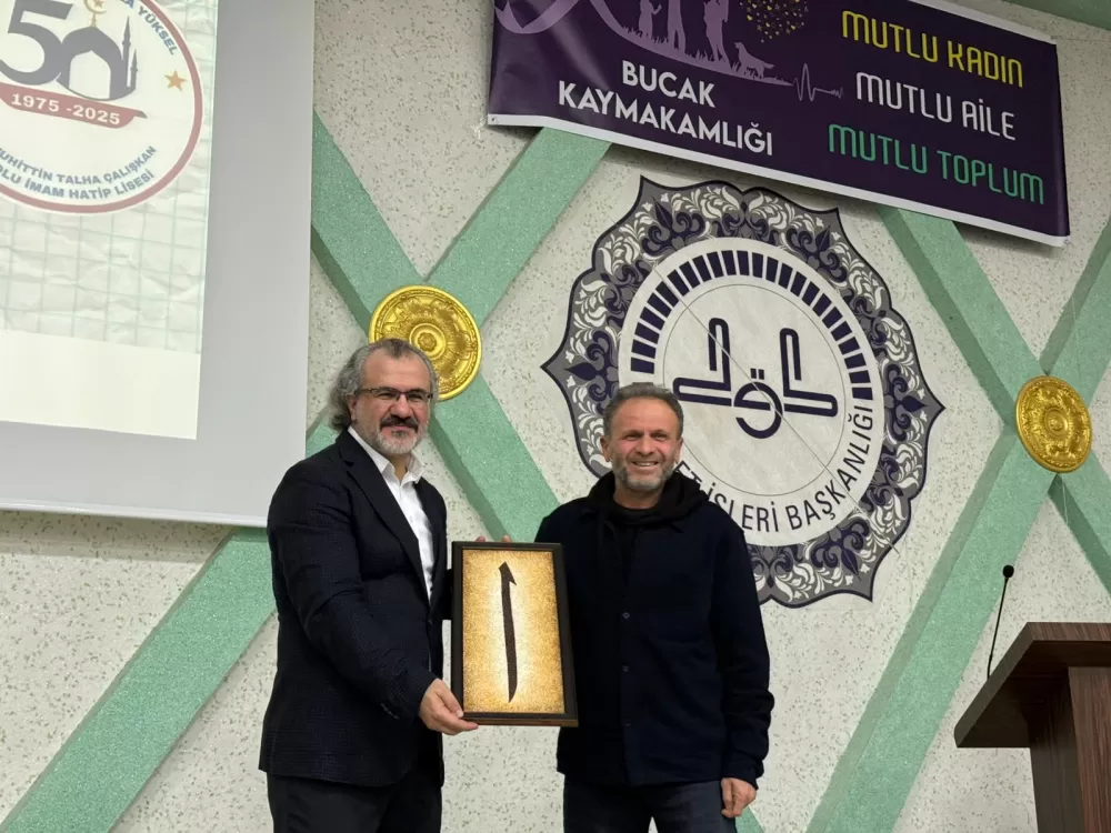 Bucak'ta Sıtkı Aslanhan konferansına yoğun ilgi