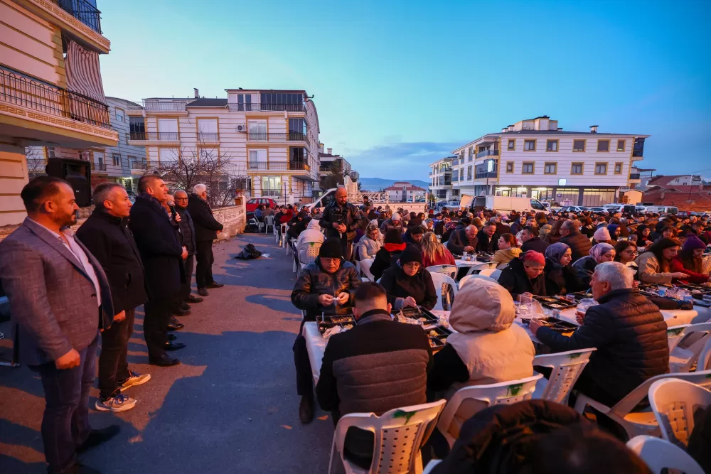 Burdur'da gönül sofrası Başkan Ercengiz mahalle sakinleriyle buluştu
