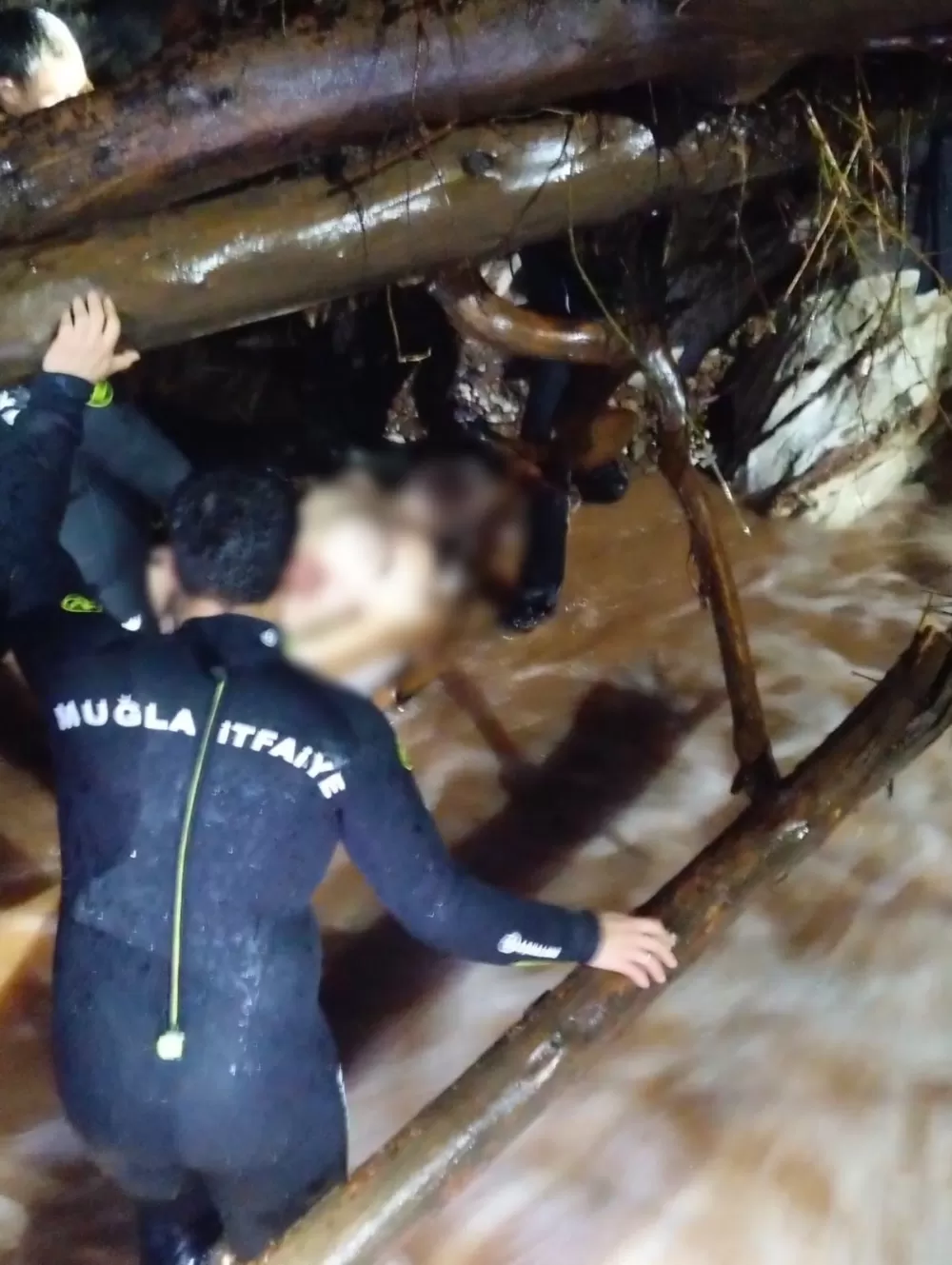   Muğla'nın Marmaris'te Sele kapılan otomobil sürücü, ölü olarak bulundu