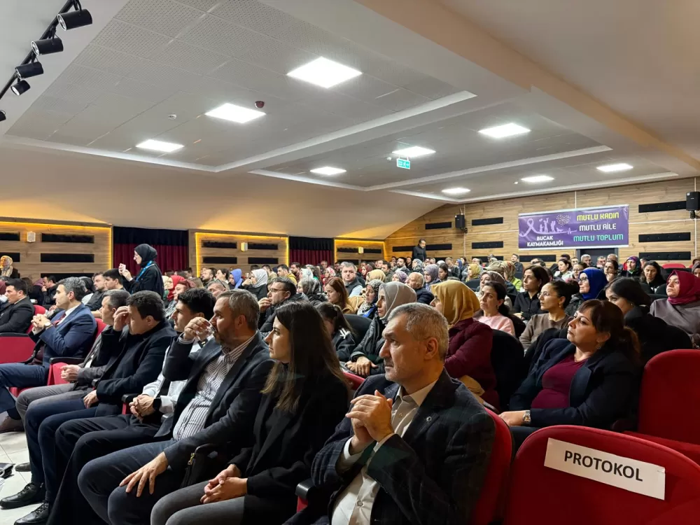 Bucak'ta “Dijital Aile” semineri yoğun katılımla gerçekleştirildi