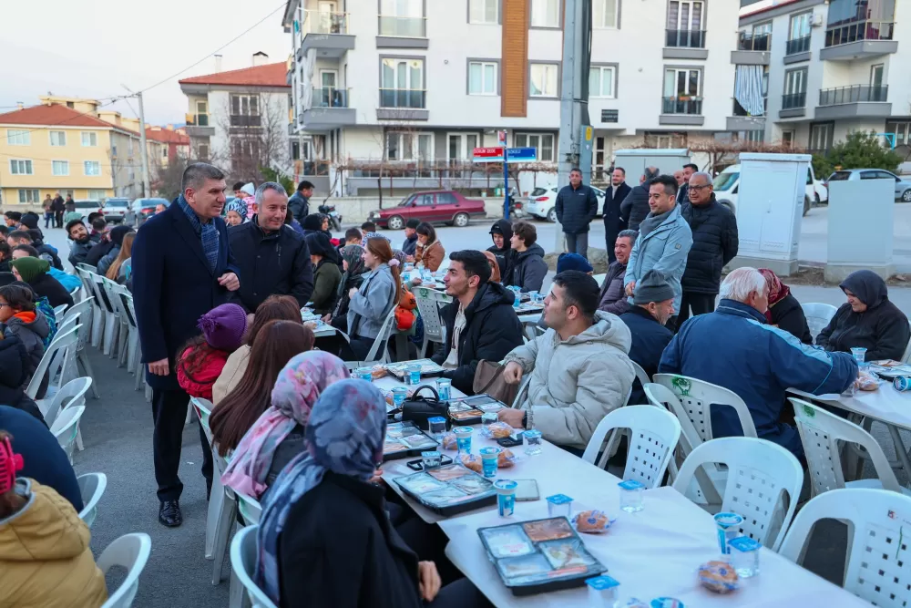Burdur'da gönül sofrası Başkan Ercengiz mahalle sakinleriyle buluştu