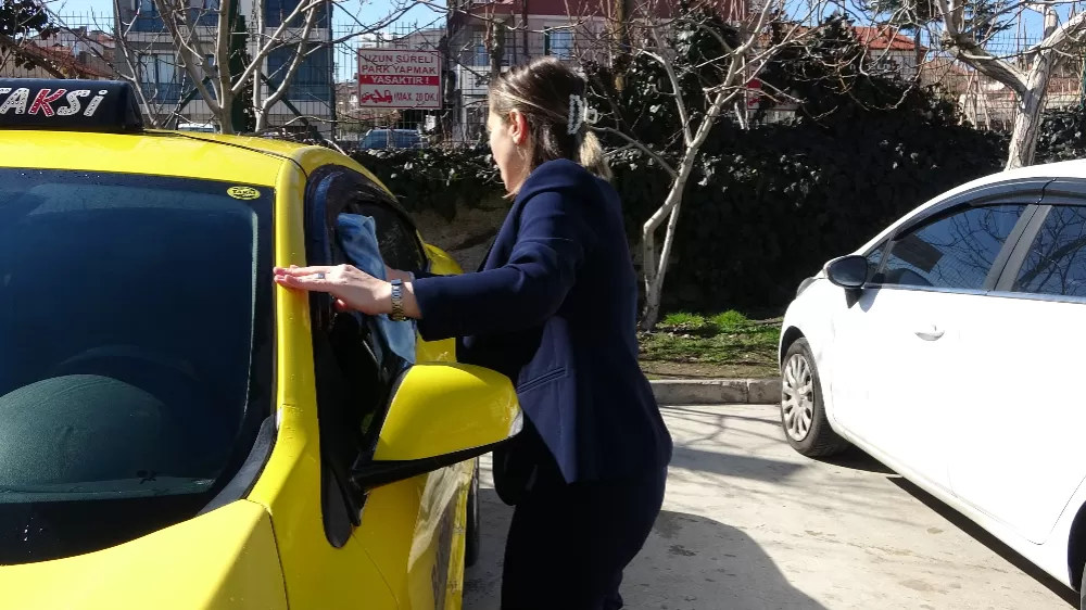 Üç çocuk annesi, taksi şoförlüğüyle hem ailesinin geçimine katkı sağlıyor hem de kadınlara örnek oluyor