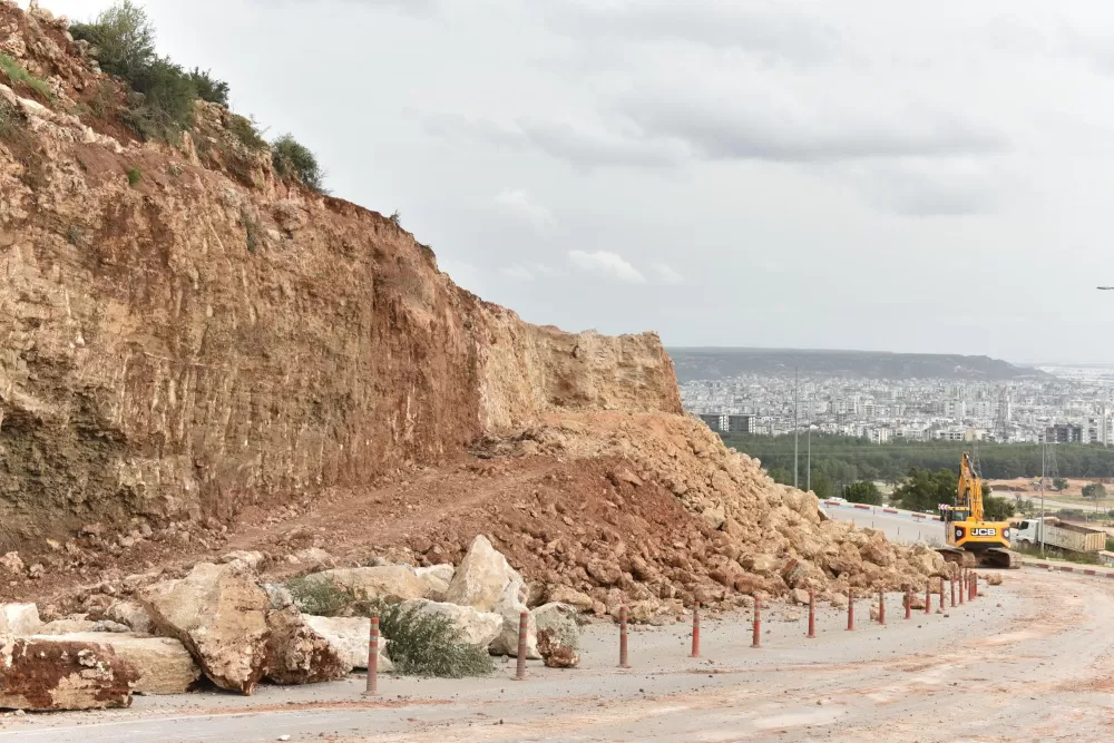 Kepez'de heyelan riskine müdahale