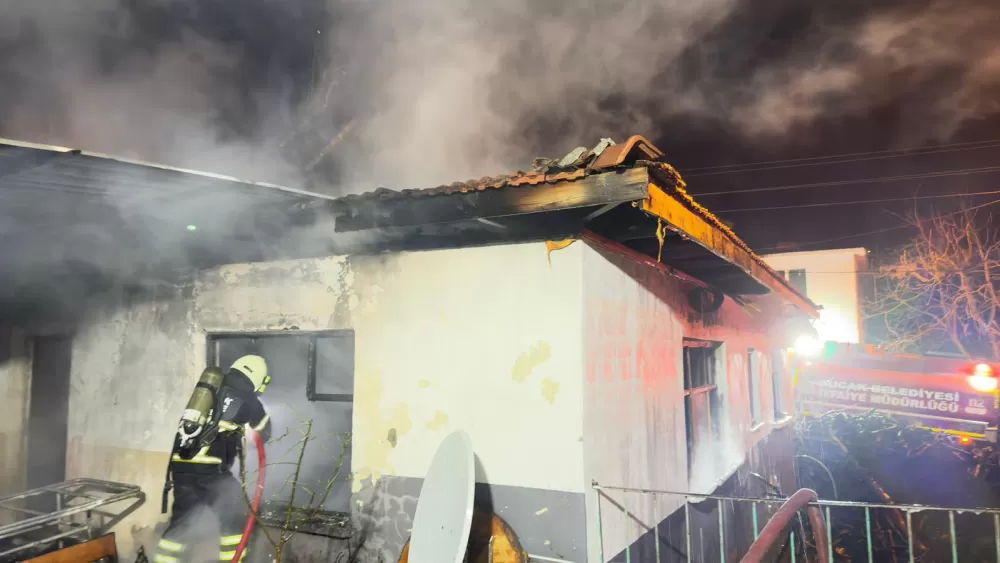 Bucak'ta ev yangını korkuttu Ekipler seferber oldu