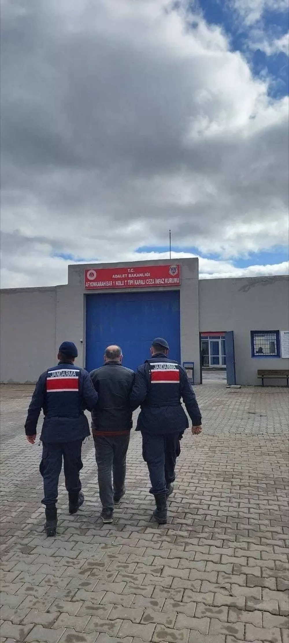 Jandarmanın aranması olan 57 kişiyi yakaladı