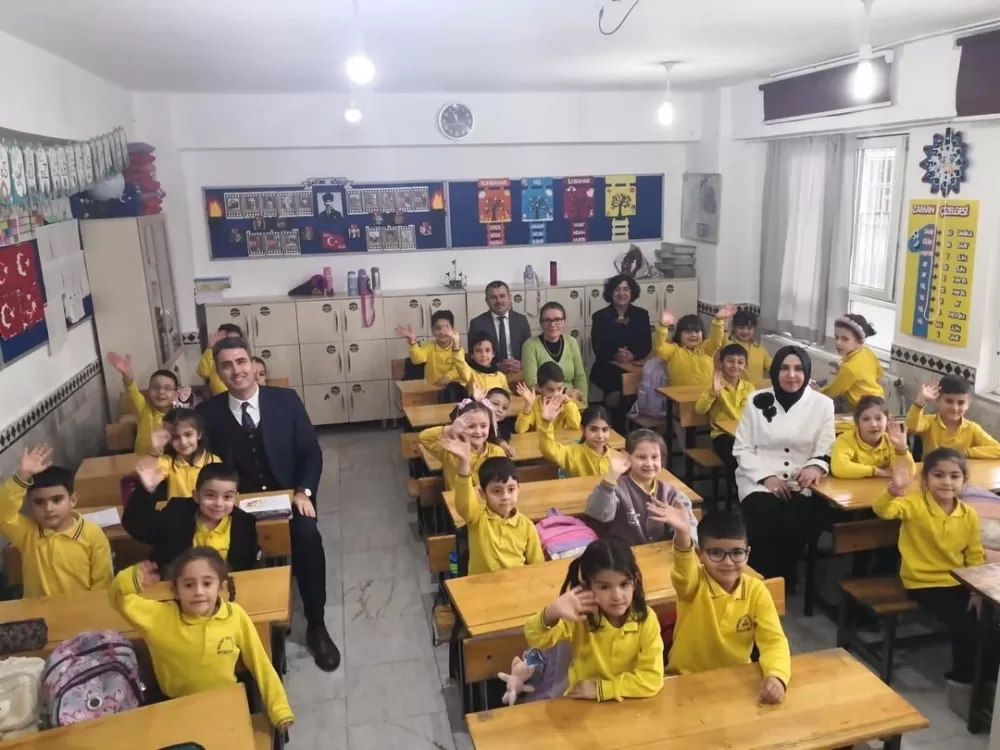 Bucak’ta eğitimde 'Kucaklaşma' mesaisi Kaymakam Kuruca ziyaret etti