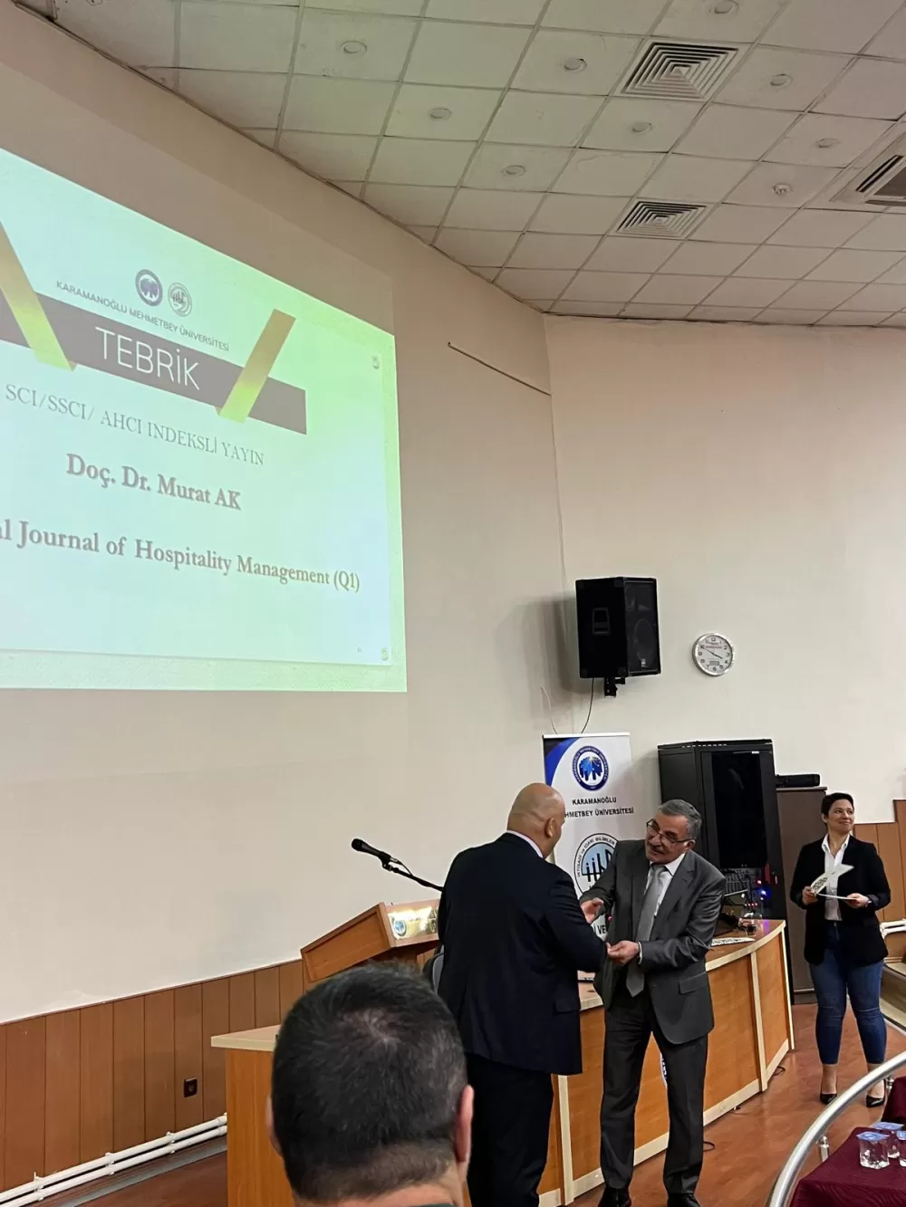 Doç. Dr. Murat Ak’a akademik başarı ödülü