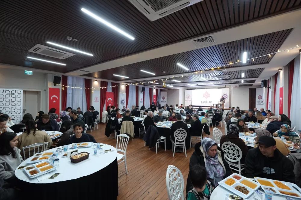 Burdur'da iftar sofrası gönülleri birleştirdi Vali Bilgihan vatandaşlarla buluştu