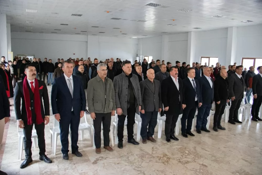 Karamanlı'da cemiyet başkanını seçti! Başkan Gökbayrak güven tazeledi