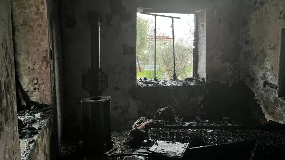 Yangına uykuda yakalanan yaşlı kadın hastaneye kaldırıldı