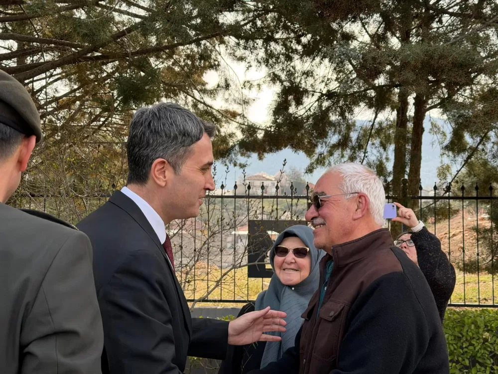 Bucak’ta şehitler kabri başında dualarla anıldı