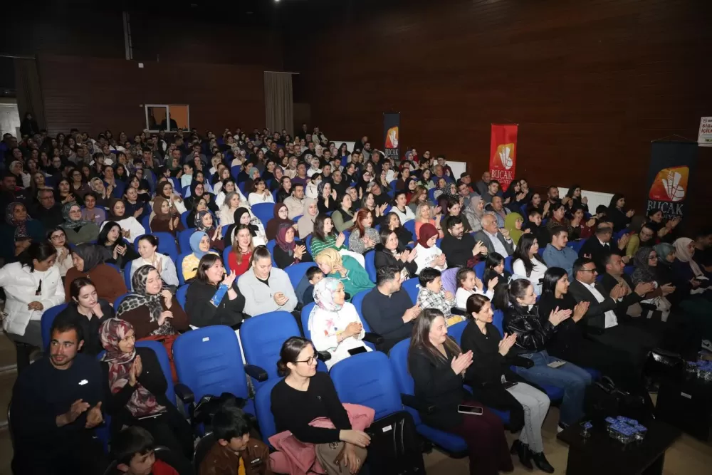 Bucak’ta Dünya Tiyatrolar Günü’ne özel '80’ler 90’lar' etkinliği