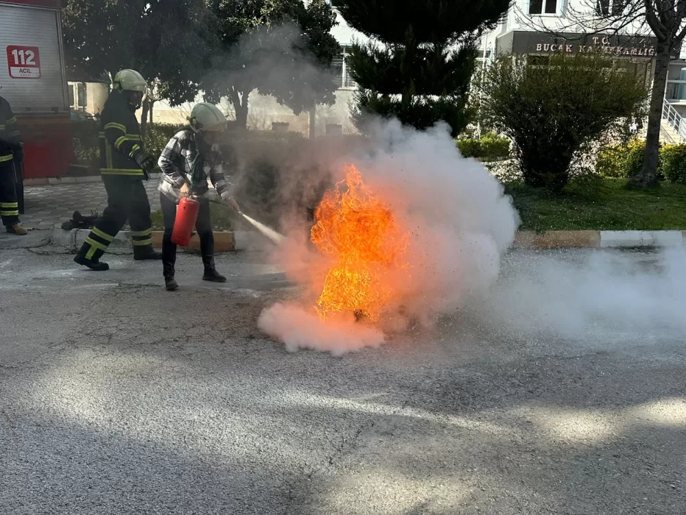 Bucak'ta gerçeği aratmadı! Personel tahliye edildi