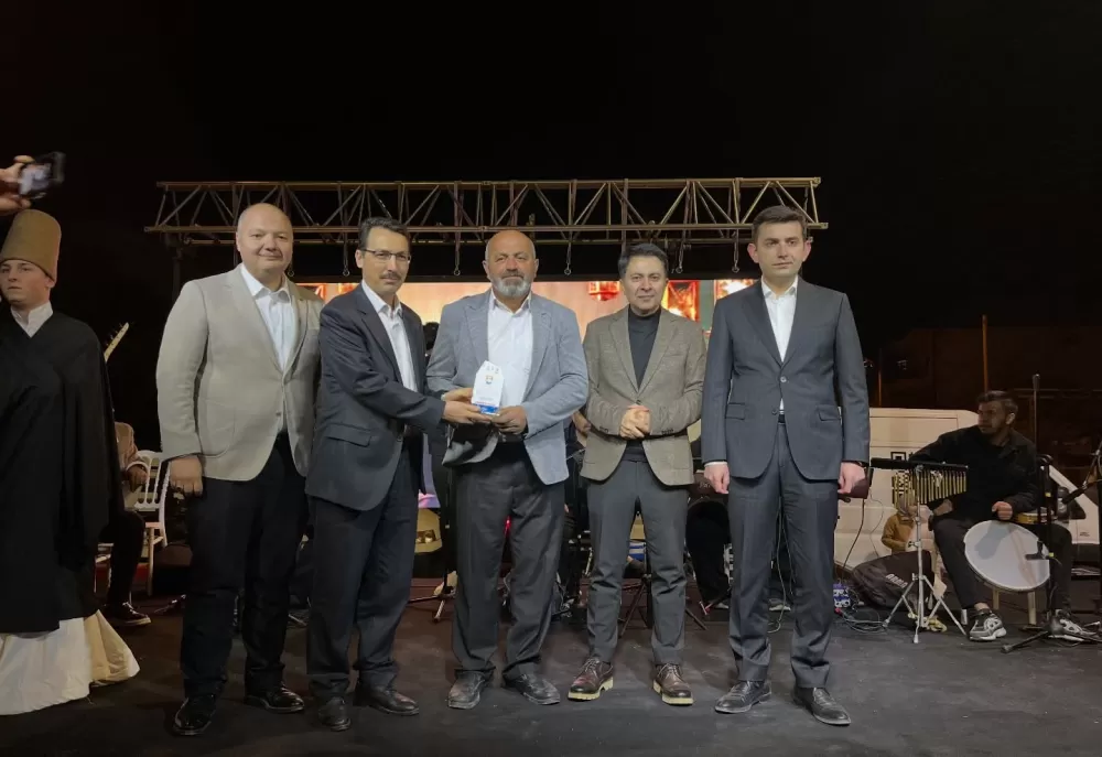 Gölhisar'da Ramazan coşkusu Abdurrahman Önül meydanı doldurdu