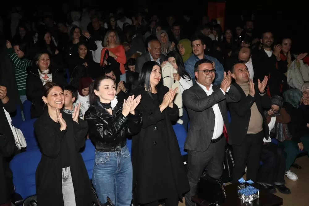 Bucak’ta Dünya Tiyatrolar Günü’ne özel '80’ler 90’lar' etkinliği