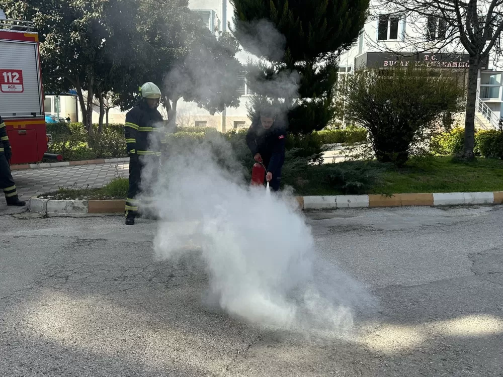 Bucak'ta gerçeği aratmadı! Personel tahliye edildi