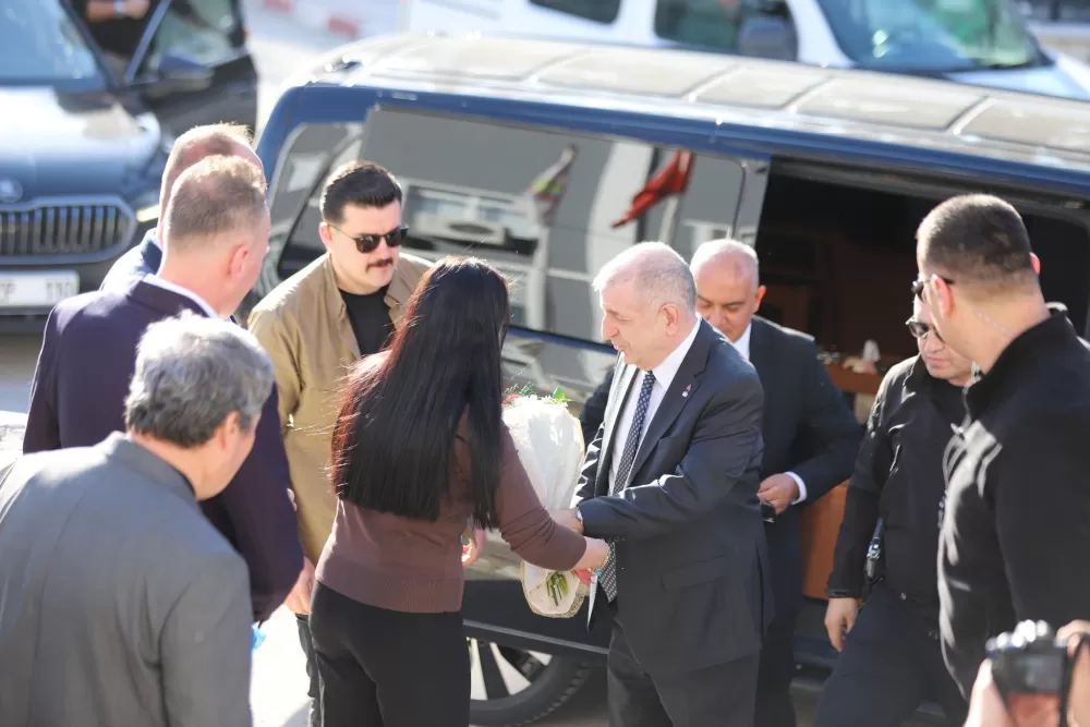 Tefenni'de dev iftar organizasyonu Ümit Özdağ da konuk oldu