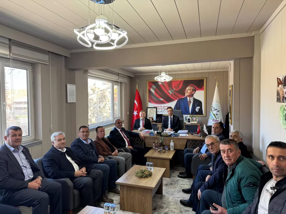 Yeşilova esnafı 'Devam' dedi Esnaf Odası'nda Erhan Sönmez güven tazeledi