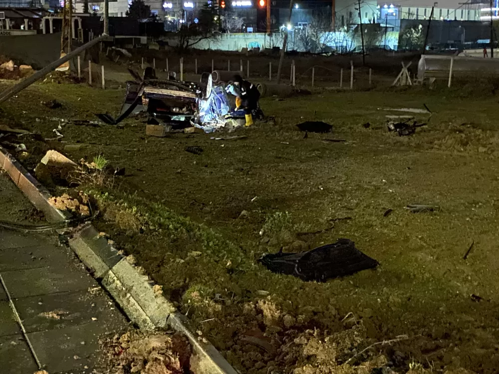 Ankara Yenimahalle'de  Aydınlatma Direğine Çarpan Otomobil Takla Attı! Sürücüsü Hayatını kaybetti