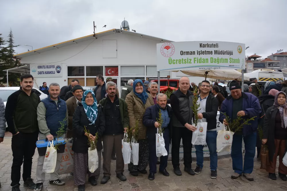 Antalya Korkuteli'nde vatandaşlara bin fidan dağıtıldı