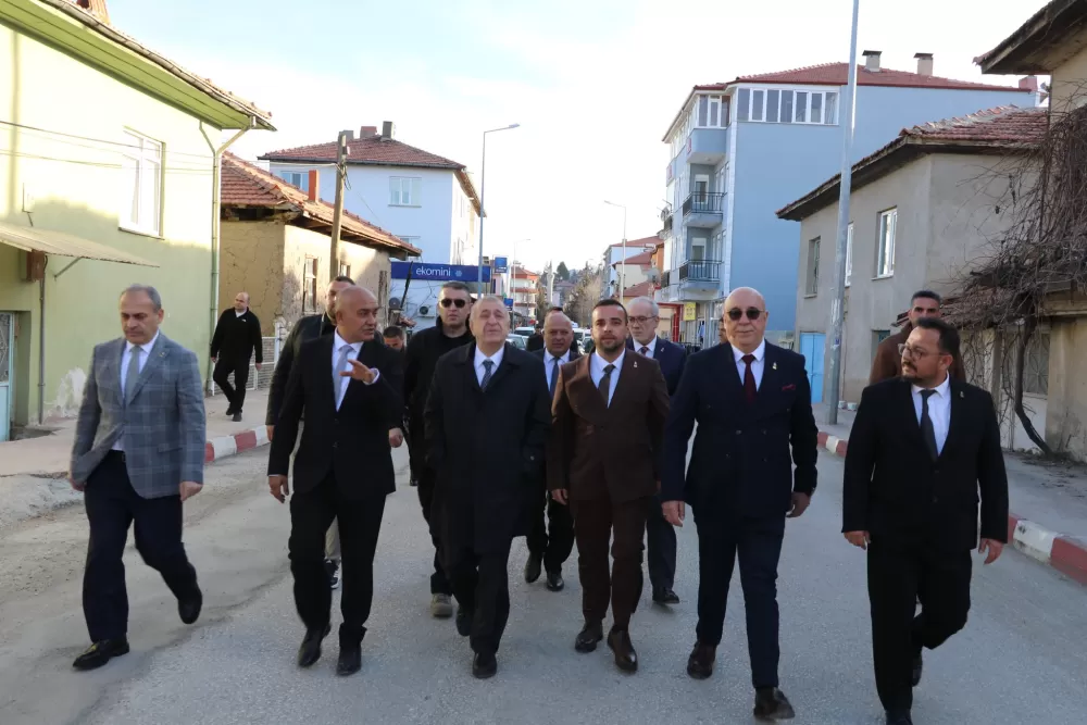 Tefenni'de dev iftar organizasyonu Ümit Özdağ da konuk oldu