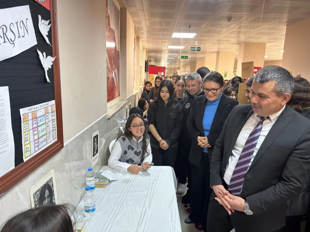 Bucak'ta kütüphaneler haftası kapsamında 'Yazarlar ve Şairler Sokağı' kuruldu