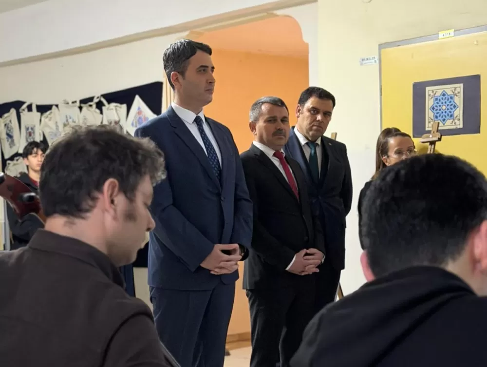 Bucak Kaymakamı Can Kazım Kuruca’dan Anadolu Lisesine ziyaret