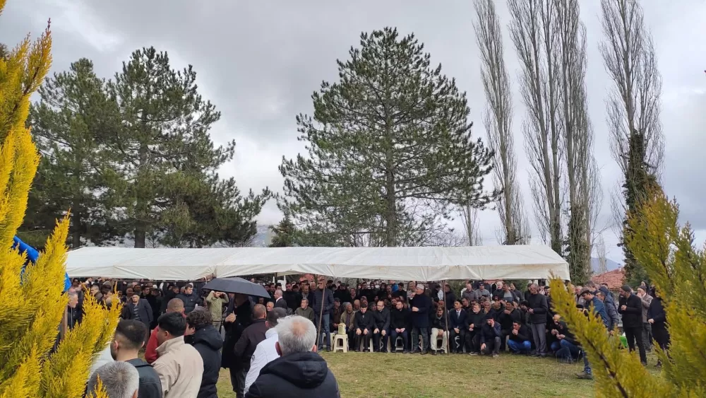 Isparta-Antalya yolundaki kazada hayatını kaybeden nişanlı çift Ağlasun’da toprağa verildi