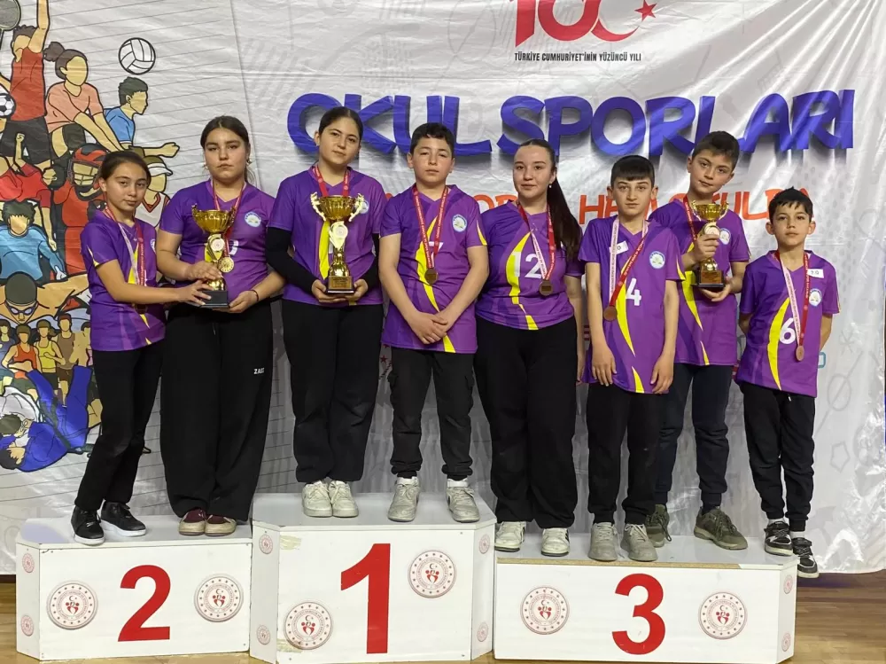 Çeltikçi Ortaokulu sporcuları madalyalara doymuyor! İl ve bölge yarışmalarına damga vurdular