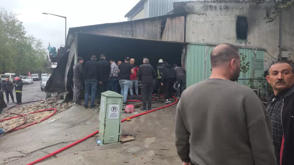  Antalya Kepez'de oto boyama atölyesindeki yangında iki iş yeri 2 Araç yandı 