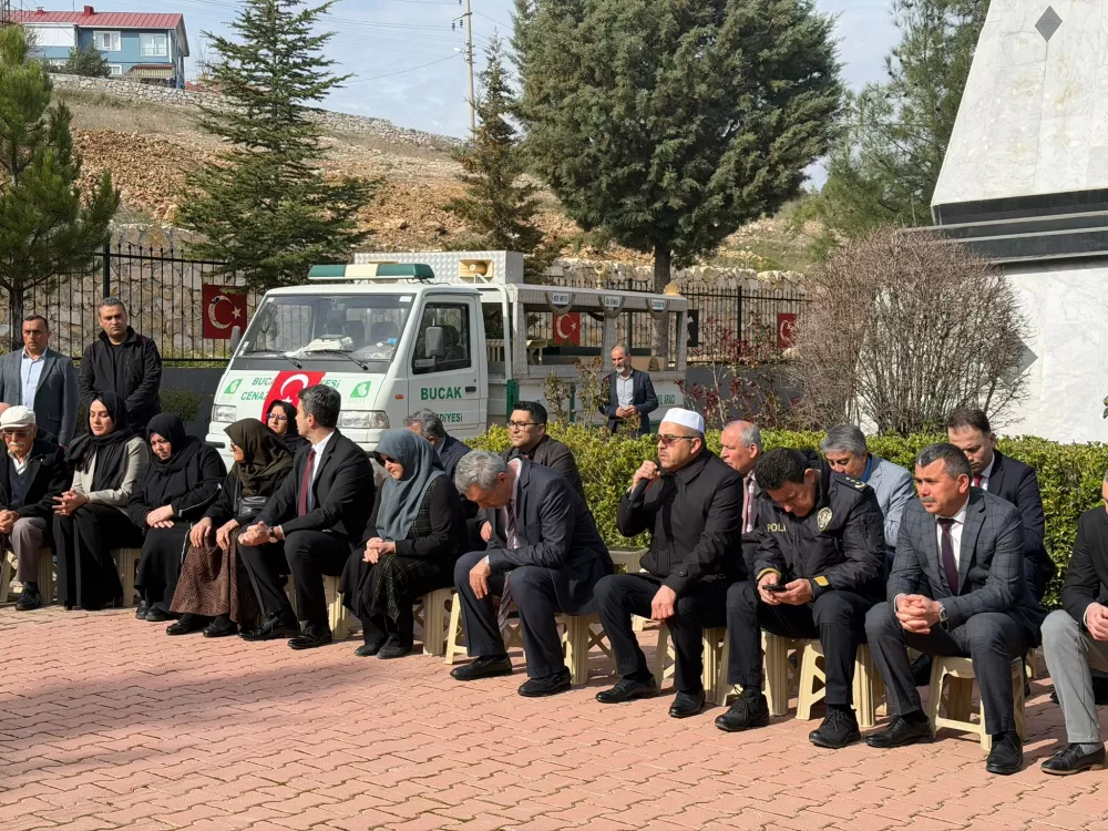 Bucak’ta şehitler kabri başında dualarla anıldı