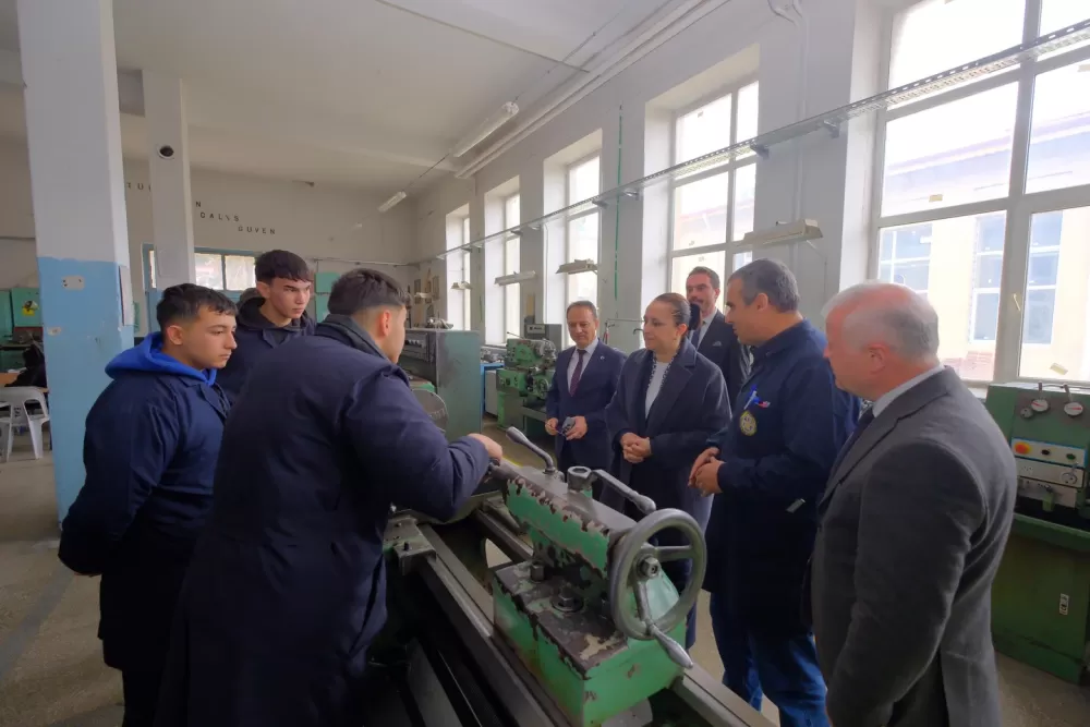 Vali Bilgihan’dan Burdur Mesleki ve Teknik Anadolu Lisesi’ne ziyaret